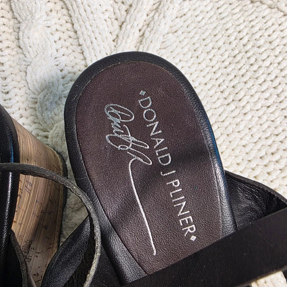 Donald J Pliner Platform Wedge Sandals Brown Leather T-Strap Women 9.5 Excellent